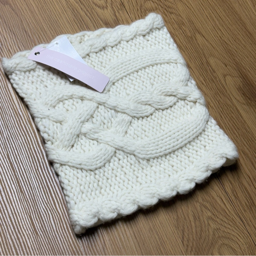 NWT The Cashmere Project Cable Knit Neck Cowl Scarf One Size 100% Cashmere